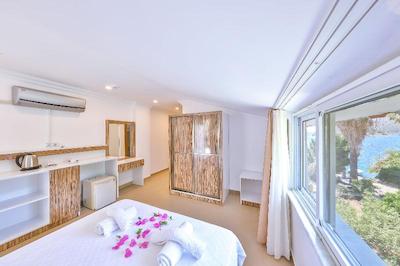 آنفورا اوتل