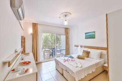 آنفورا اوتل