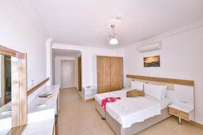 آنفورا اوتل