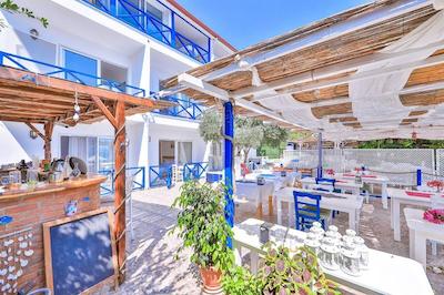 آنفورا اوتل