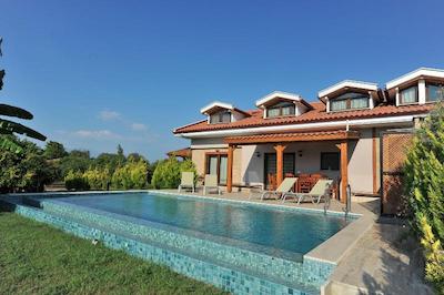 گرنادین لاج