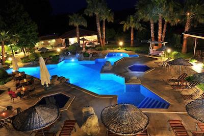 گرنادین لاج