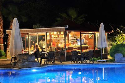 گرنادین لاج