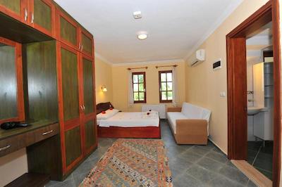 گرنادین لاج