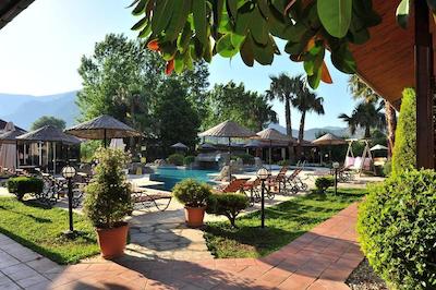 گرنادین لاج