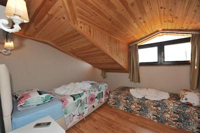 گرنادین لاج