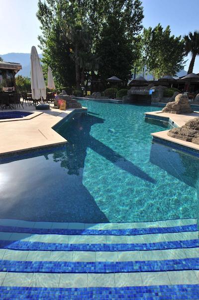 گرنادین لاج