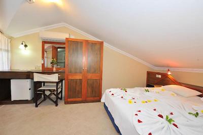 گرنادین لاج