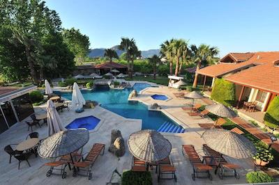 گرنادین لاج