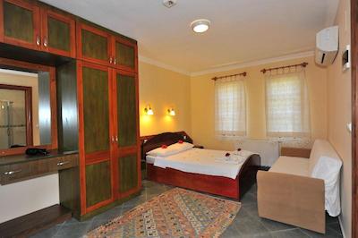 گرنادین لاج