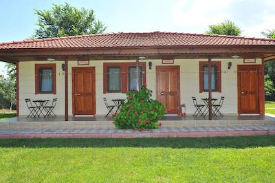 گرنادین لاج