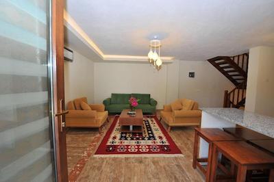 گرنادین لاج