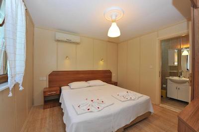 گرنادین لاج