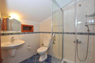 گرنادین لاج