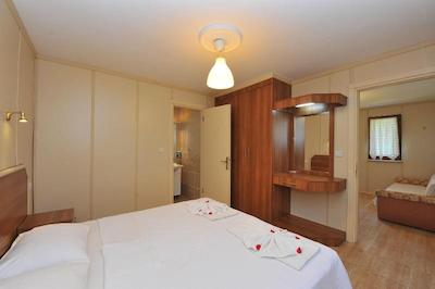 گرنادین لاج