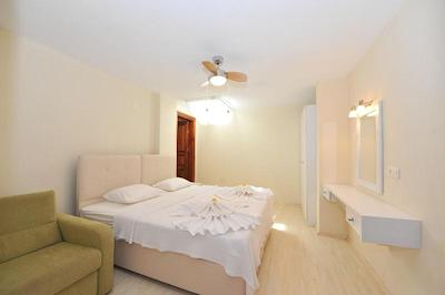 گرنادین لاج