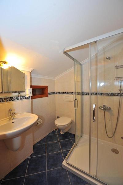 گرنادین لاج