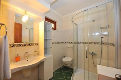 گرنادین لاج