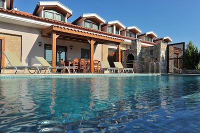 گرنادین لاج