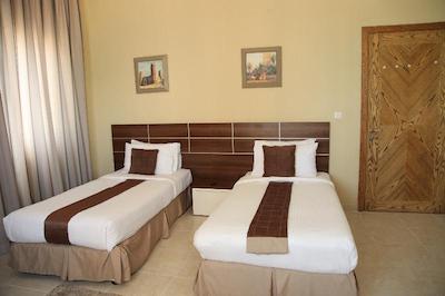 مانگوم هتل اند سویتز وست بی