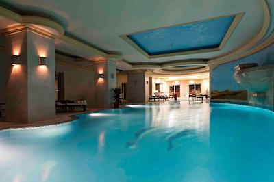 مانگوم هتل اند سویتز وست بی