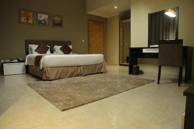 مانگوم هتل اند سویتز وست بی