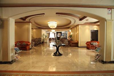 مانگوم هتل اند سویتز وست بی