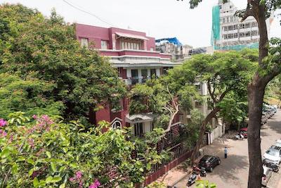 بنتلی ز هتل کلابا