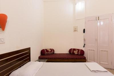 بنتلی ز هتل کلابا