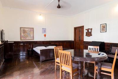 بنتلی ز هتل کلابا