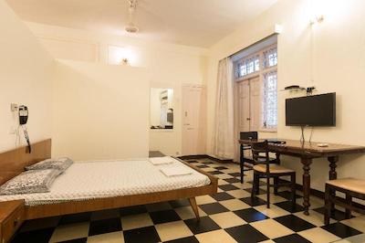 بنتلی ز هتل کلابا