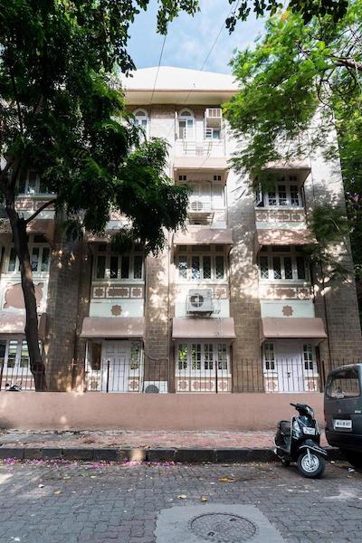 بنتلی ز هتل کلابا