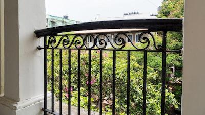 بنتلی ز هتل کلابا