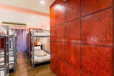 بیچ پکرز هاستل