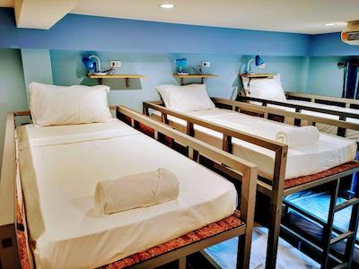 بیچ پکرز هاستل