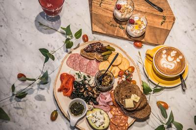 فمیلی تری هتل