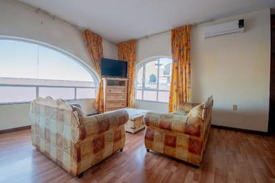 او وای او هتل کازا دل گوبرنادور