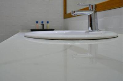 لوکال آیلند این