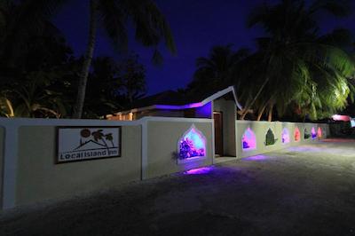 لوکال آیلند این