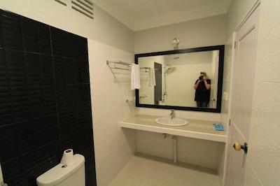 لوکال آیلند این