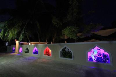 لوکال آیلند این