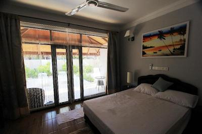 لوکال آیلند این