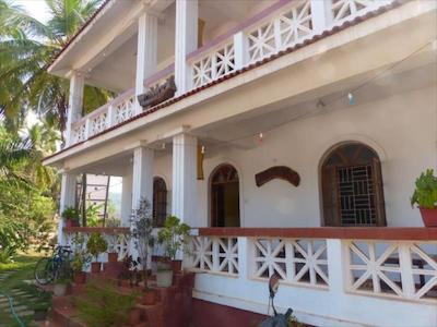 یونیک گست هاوس رومز ات آرپورا