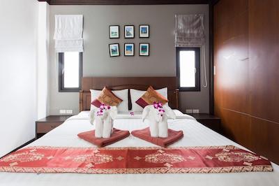 د یونیک کرابی پرایوت پول ویلا