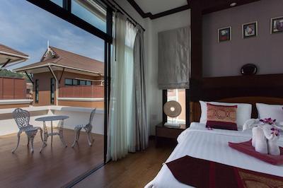 د یونیک کرابی پرایوت پول ویلا