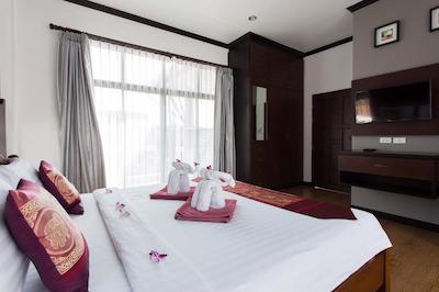 د یونیک کرابی پرایوت پول ویلا