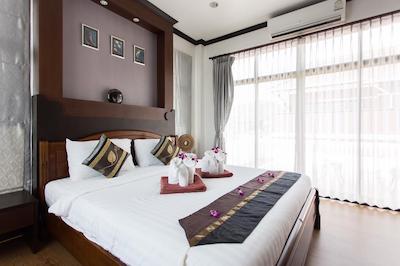 د یونیک کرابی پرایوت پول ویلا