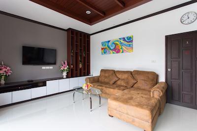 د یونیک کرابی پرایوت پول ویلا