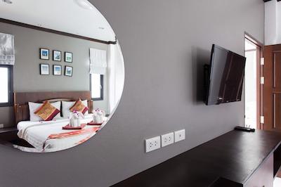 د یونیک کرابی پرایوت پول ویلا