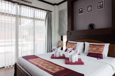 د یونیک کرابی پرایوت پول ویلا